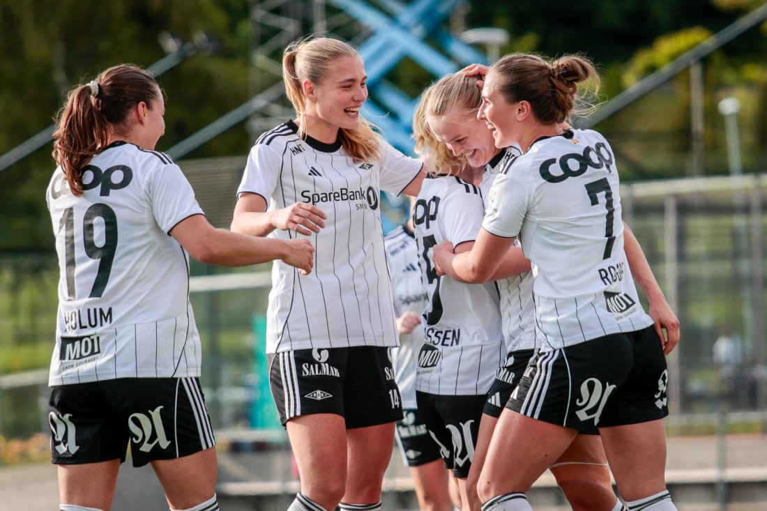 Jubel etter 2–0-scoringen på straffespark.