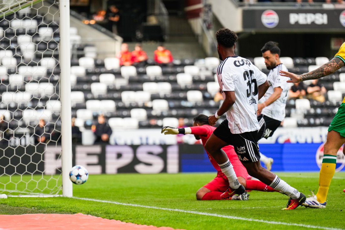 Emil Ceide kom rundt gang på gang, men verken kantspilleren eller RBK fant ikke veien til mål i det første oppgjøret.