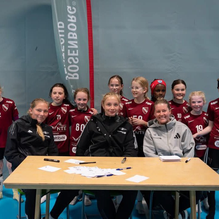 Jentene fikk muligheten til å møte noen av spillerne fra Rosenborg Kvinner.